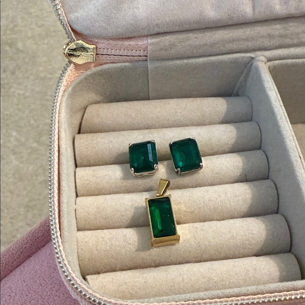 Emerald Green Ralph Lauren Earrings and free unbranded pendant - Picture 4 of 5
